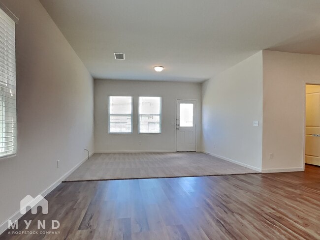 Photo - 1056 Banyon Tree Ln
