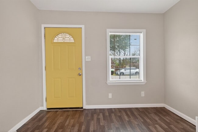 Photo - 709 Center St