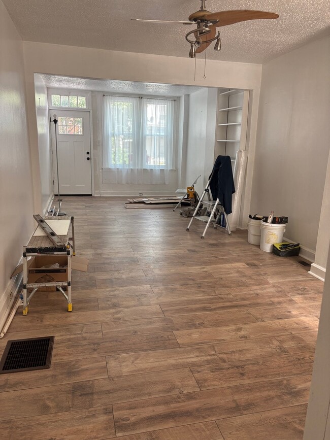Photo - 120 W Chestnut St