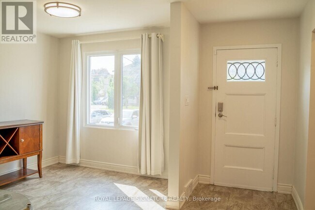 Photo - 42 Kingsview Blvd