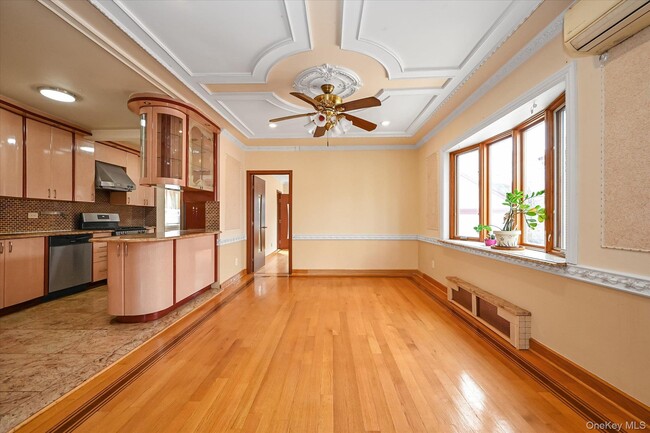 Photo - 63-42 Alderton St