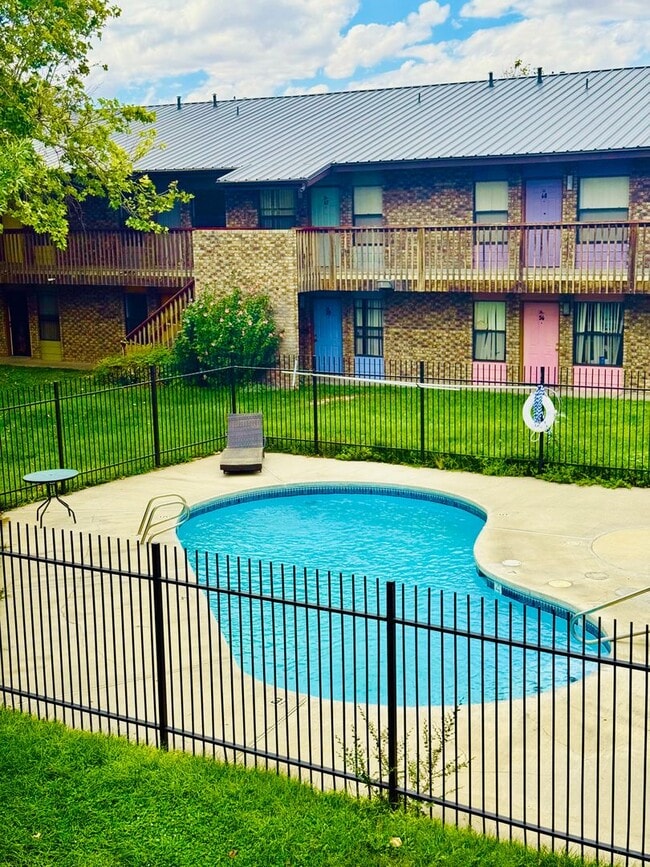 Photo - FREE UTILITIES!! GREAT VIBES!!