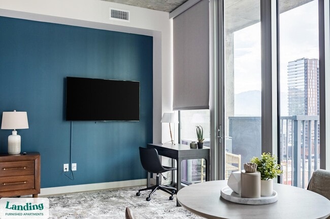 Photo - 151 S State St Unidad 1012.1410742