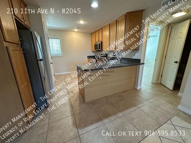 Photo - 210 11th Ave N Unidad #204S
