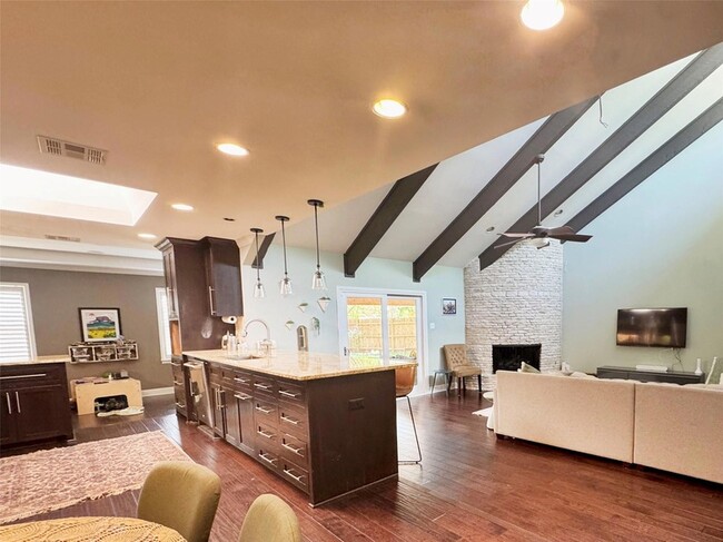 Photo - 4803 Woodside Dr