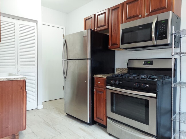 Photo - 3708 N Sheffield Ave Unidad 407