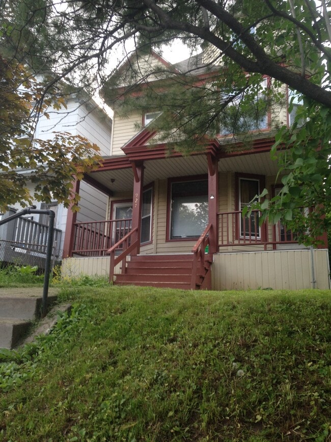 Photo - 927 E 5th St Unit A