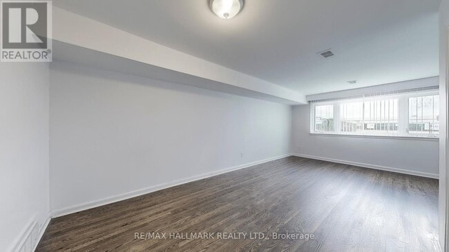 Photo - 3572 Dufferin St