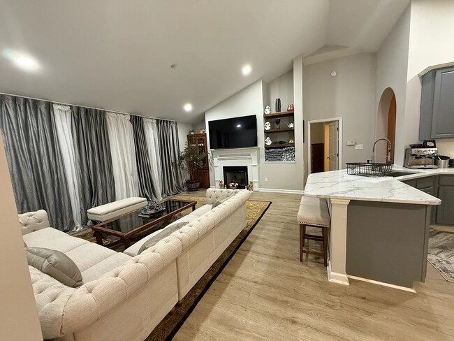 Photo - 113 Bottlebrush Ct