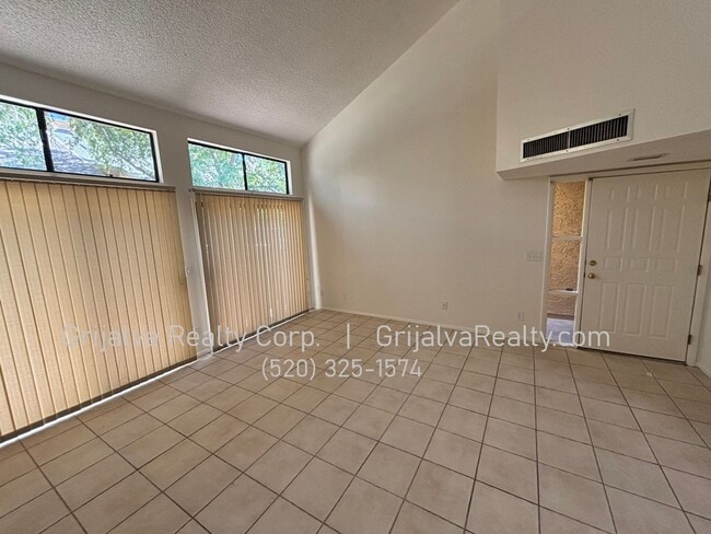 Photo - Beautiful Multi-story Townhouse near Tucson Racquet and Swim Club (Prince/Country Club)