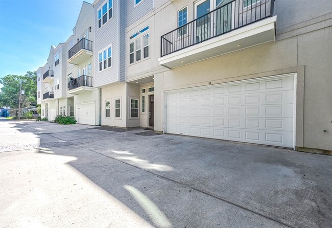 Building Photo - 925 W 23rd St