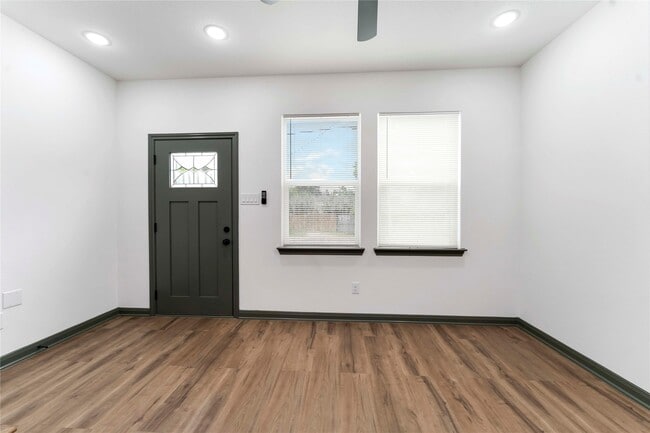 Photo - 7987 Chateau St