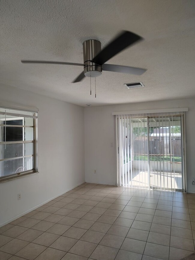 Photo - 2 Bedroom, 1 bath, freshly painted, new appliances