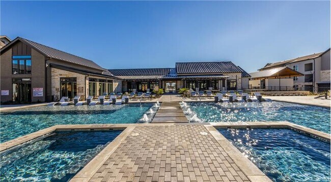 Photo - 6001 Ed Bluestein Blvd Unidad B8-2