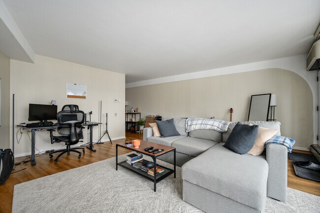 300 N State St Unit 3508