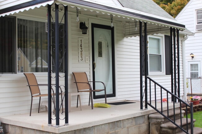 Photo - 14383 Mercedes