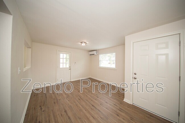 1733 Parkview Ave Unit A (downstairs)