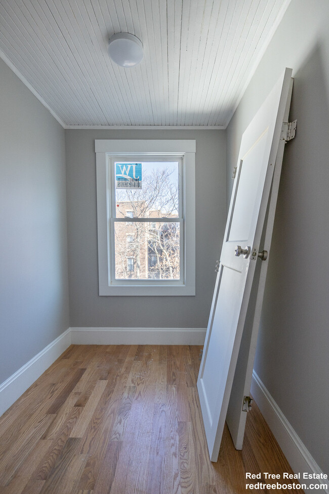 Photo - 190 Kelton Unit 3