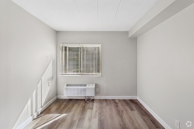 2BR, 1BA - 644SF - Bedroom