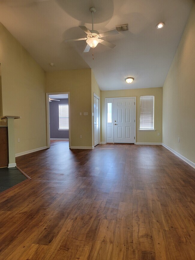 Photo - 2372 Quazar Cir