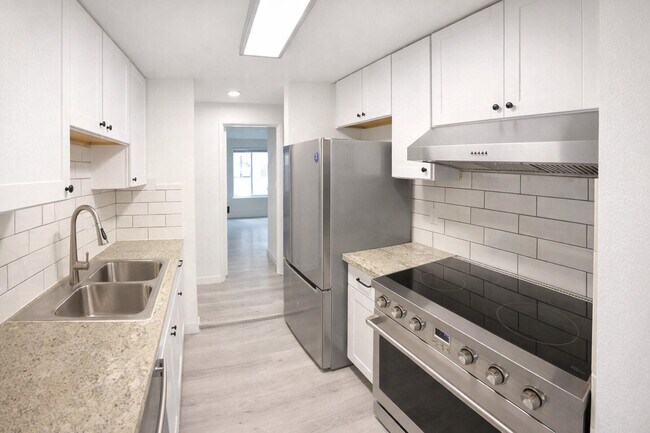 Kitchen 3 - Twin Crest Apartments