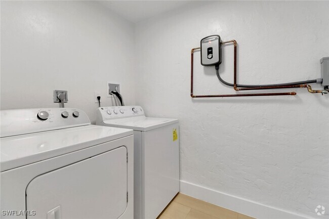 Building Photo - 4525 Fluvia Ave Rental