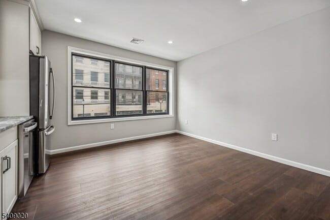 Photo - 268 Morris Ave Unidad A