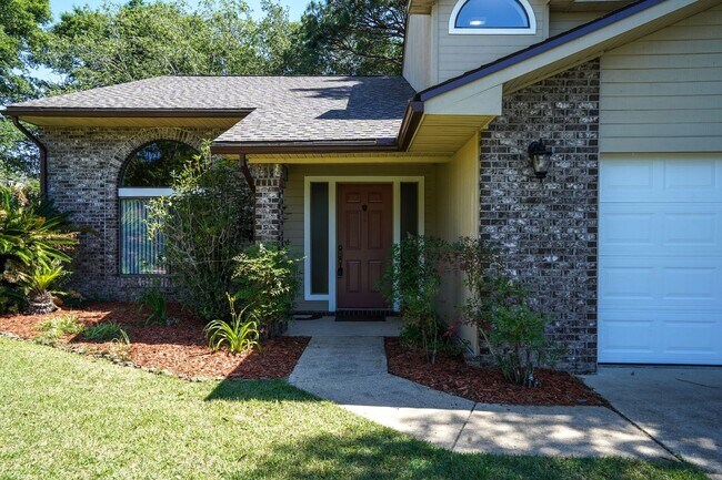 4 BR / 2.5 BA – RARE FIND IN ROCKY BAYOU - 4 BR / 2.5 BA – RARE FIND IN ROCKY BAYOU Casa