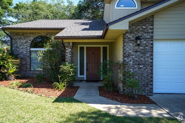 Building Photo - 4 BR / 2.5 BA – RARE FIND IN ROCKY BAYOU Rental