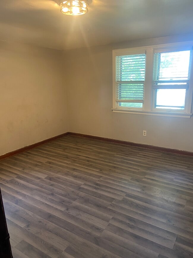 Photo - 5321 N 53rd St Unit UPPER DUPLEX FOR RENT – AVAILABLE NOW!