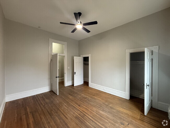 Building Photo - 922 Floyd St Unit Apartment 2