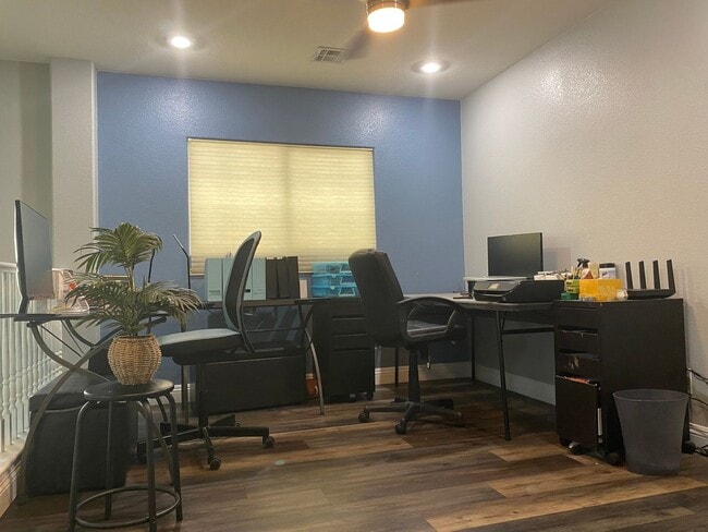 Photo - 734 Thornford St