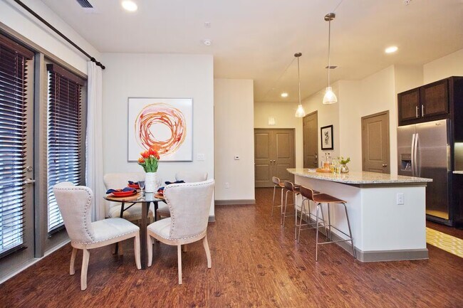 Photo - Spacious 2-Bed, 2-Bath | Modern Design Fea... Unidad ESC2