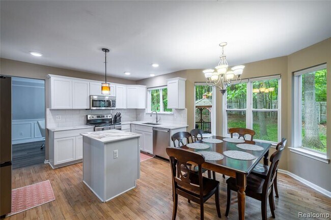 Photo - 1250 Walloon Way