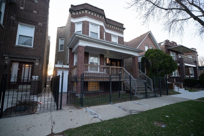 Photo - 7522 S Langley Ave