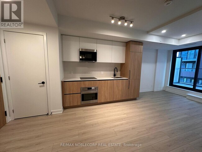 Photo - 35 Parliament St Unit 815