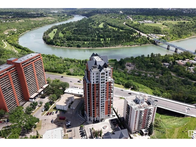 Extérieur - 9020 Jasper Av NW Unité 606