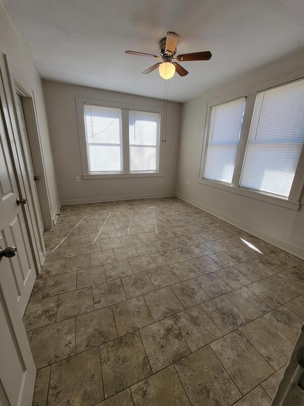 Building Photo - 714 W Bow St Unit B