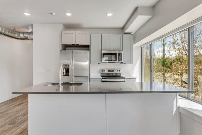 Photo - 606 W North Temple St Unidad Apt 201