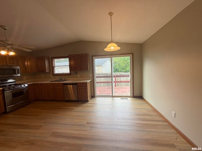 Photo - 613 Oakbrook Ave