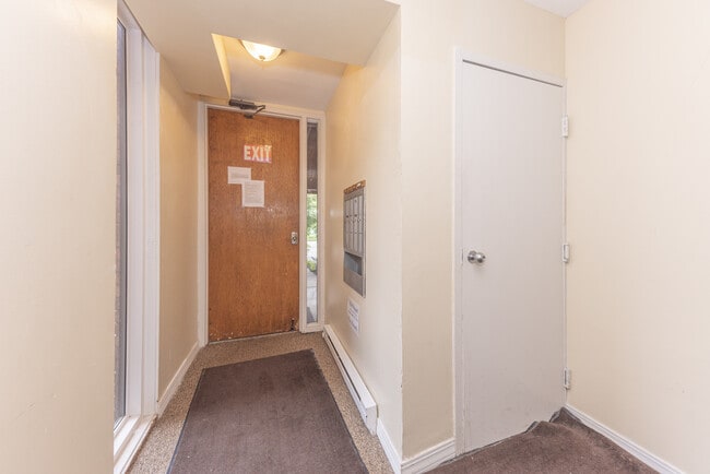 Photo - 2407 Packard St