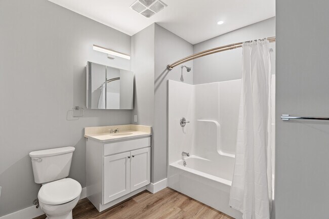 Photo - 250 Captain Thomas Blvd