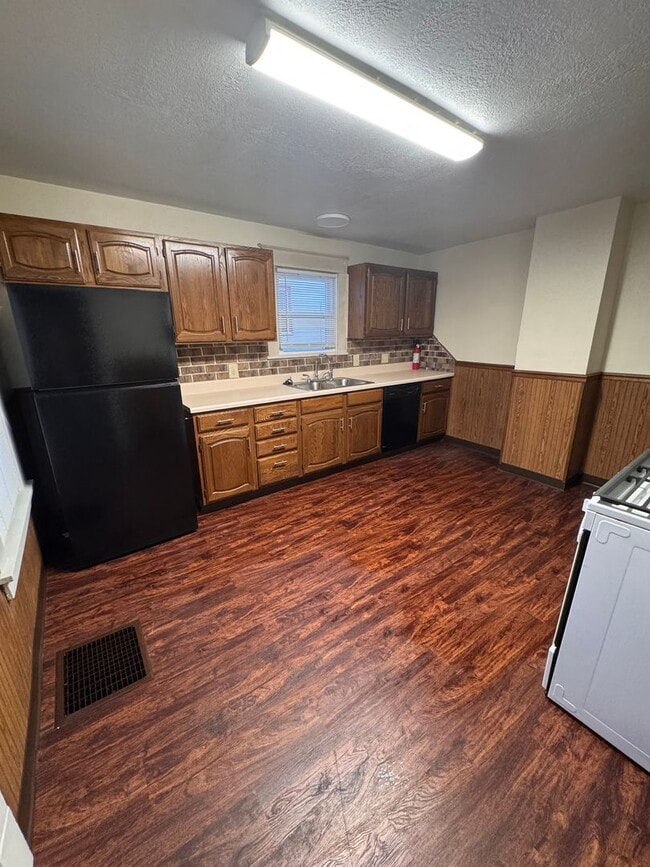 Photo - 100 Smithsonian St