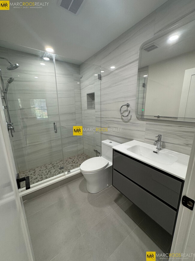 Photo - 531 Newbury St