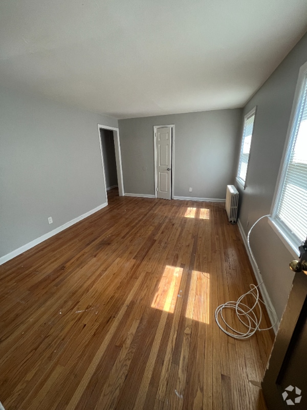 Building Photo - 62 Hughes St Rental