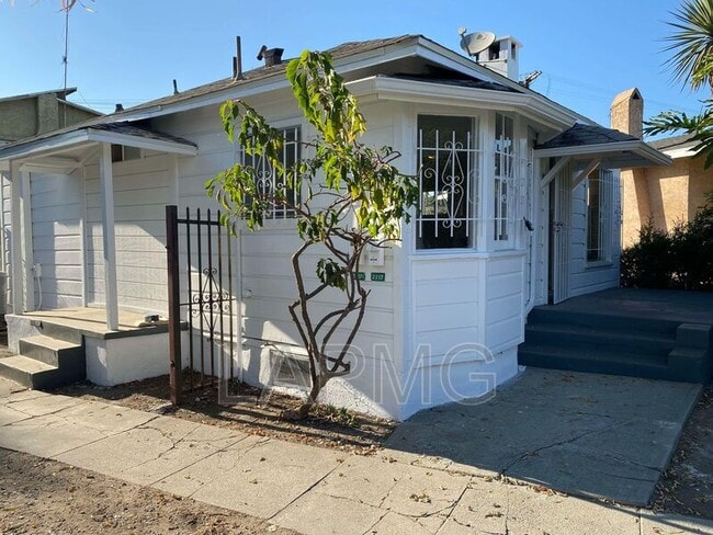 Photo - 2215-2217 1/2 S. Curson Avenue