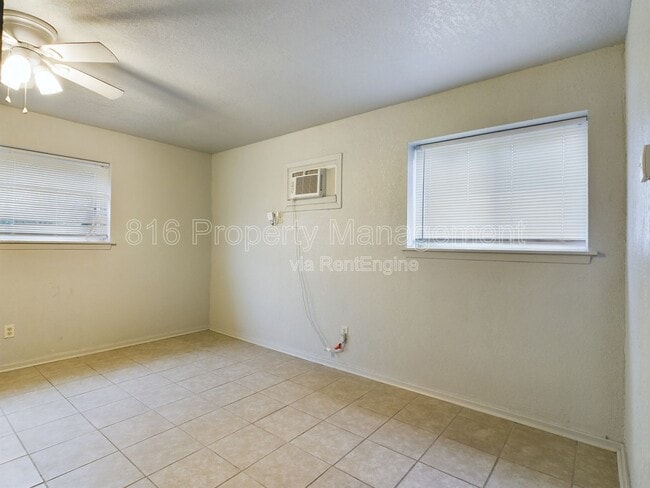 Photo - 15112 Bellaire Ave Unit Apt A