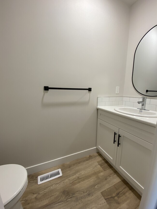 Photo - 9528-9598 98 Ave