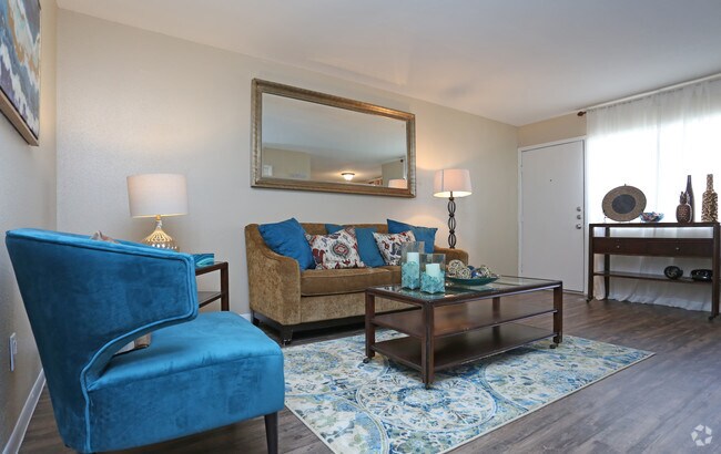 2 Br, Living Room