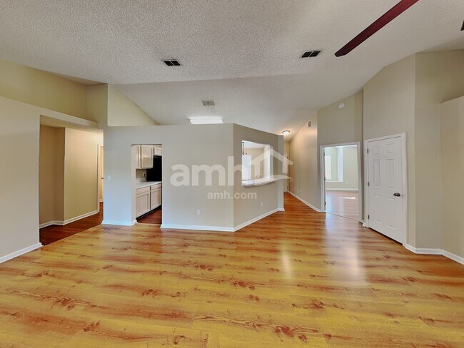 Photo - 578 Prindle Dr E